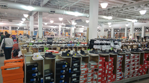 Shoe Store «DSW Designer Shoe Warehouse», reviews and photos, 1044 Westminster Mall, Westminster, CA 92683, USA