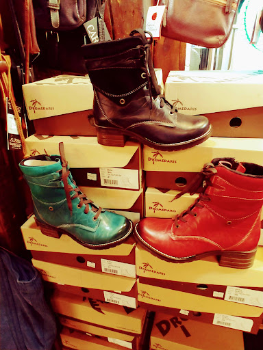 Leather Goods Store «Bearskin Neck Leather Merchant», reviews and photos, 7 Old Harbor Rd, Rockport, MA 01966, USA