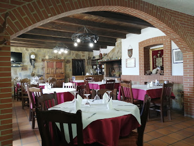 Mesón Quiñones Bar Restaurante C. Cuesta, 1, 24395 Celada, León, España