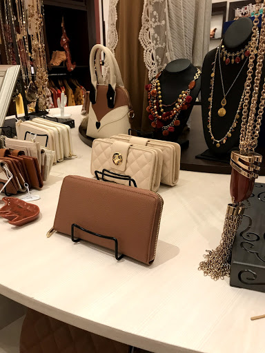 Fashion Accessories Store «Charming Charlie», reviews and photos, 5175 Deerfield Blvd, Mason, OH 45040, USA