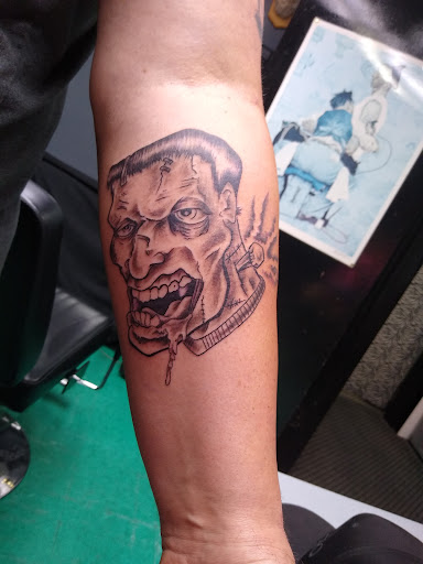 Tattoo Shop «Jade Dragon Tattoo Studio», reviews and photos, 5331 W Belmont Ave, Chicago, IL 60641, USA