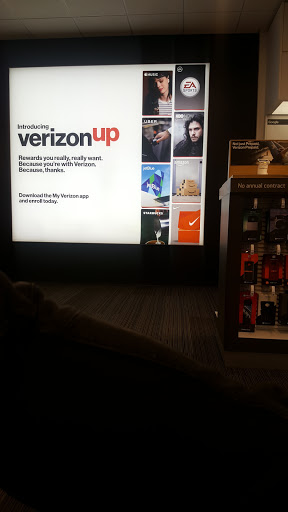 Cell Phone Store «Verizon», reviews and photos, 5700 100th St SW Ste 310, Lakewood, WA 98499, USA