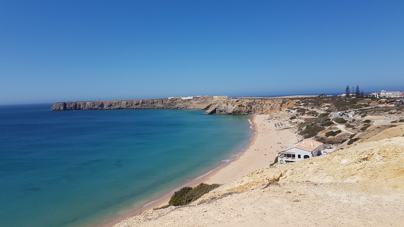 Fotografie cu Praia da Mareta - locul popular printre cunoscătorii de relaxare