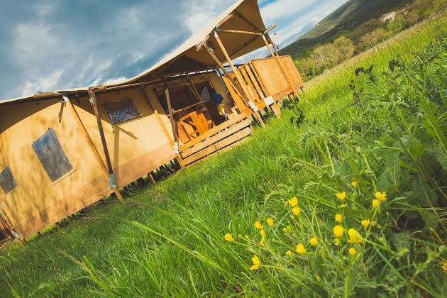 Extérieur Camping avec cabanes Camping et Lodges de Coucouzac 07150 Lagorce