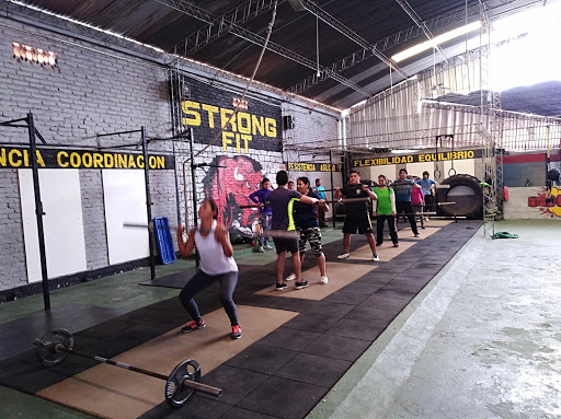STRONG FIT CROSS GYM