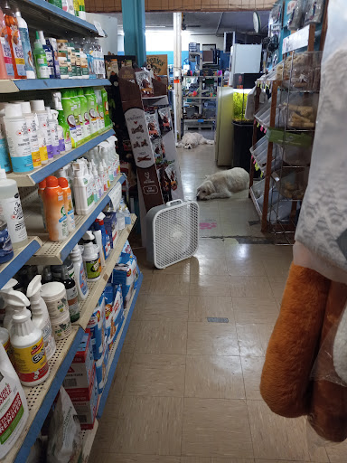 Pet Supply Store «Red Crest Pet Shop», reviews and photos, 319 N Main St, Boerne, TX 78006, USA