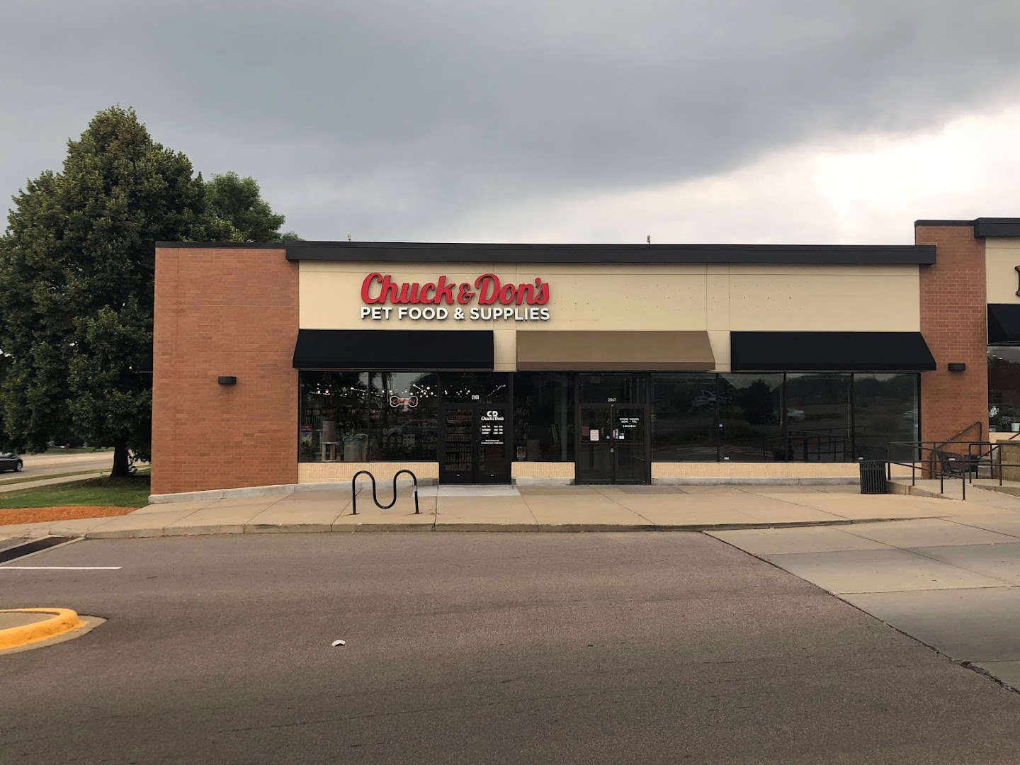 Chuck & Don's Pet Food & Supplies