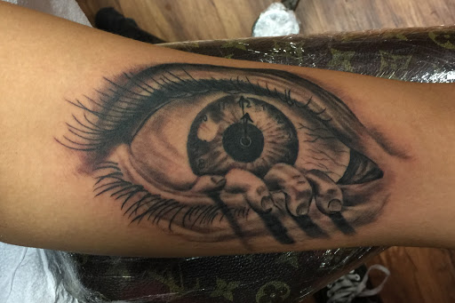 Explore around the knee tattoo ideas, creative tattoo ideas in San Pedro, available at Good Vibrations Tattoo