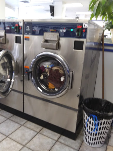 Laundromat «College Laundry», reviews and photos, 4756 N Pershing Ave, Stockton, CA 95207, USA