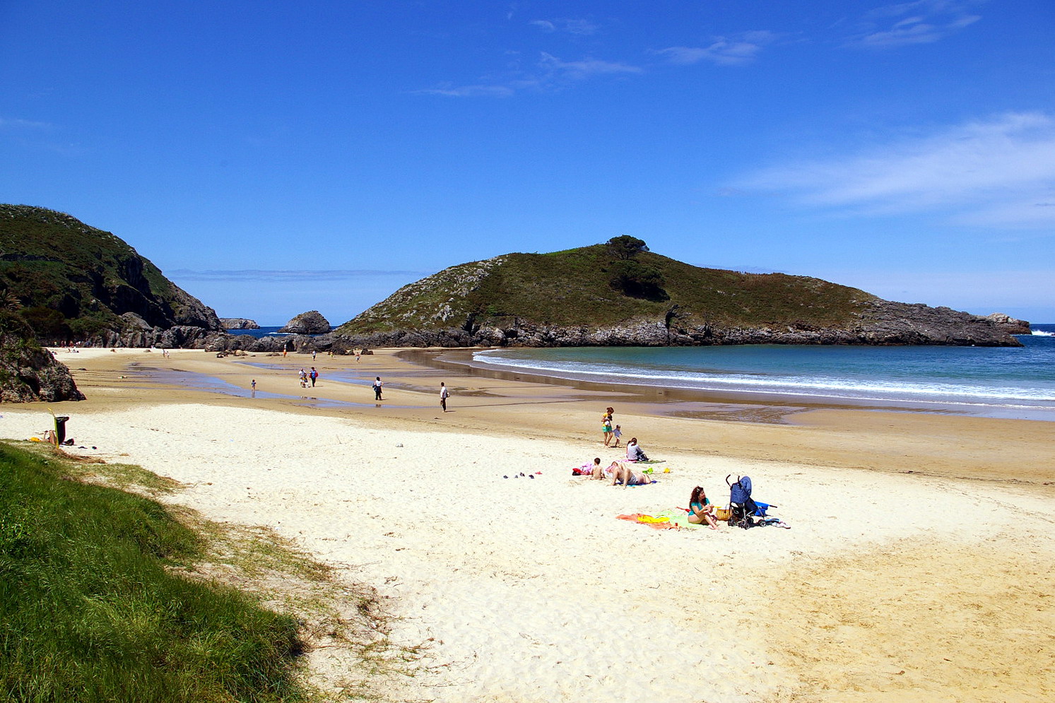 Foto de Playa de Barro apoiado por penhascos