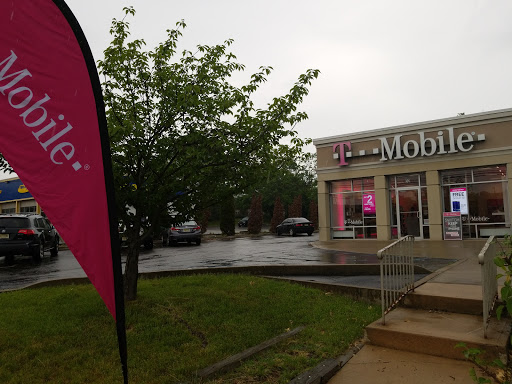 Cell Phone Store «T-Mobile», reviews and photos, 32 Parsonage Rd, Edison, NJ 08837, USA