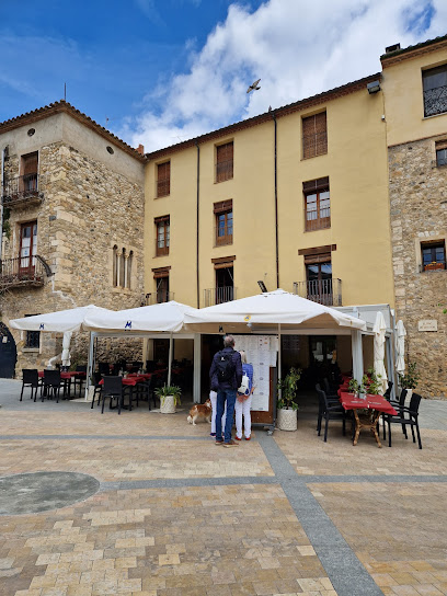 Restaurant Amadeus - Plaça del Prat de Sant Pere, 1, 17850 Besalú, Girona, Spain