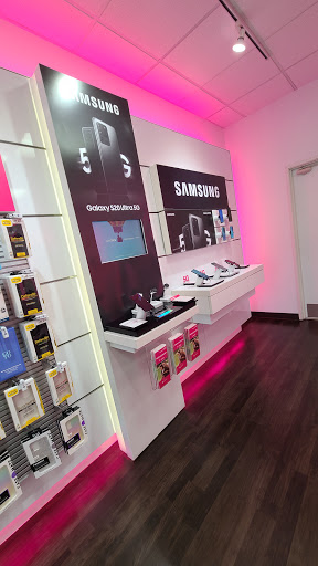 Cell Phone Store «T-Mobile», reviews and photos, 200 W Lincoln Ave, Anaheim, CA 92805, USA