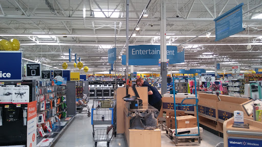 Department Store «Walmart Supercenter», reviews and photos, 3003 N Highway 61, Muscatine, IA 52761, USA