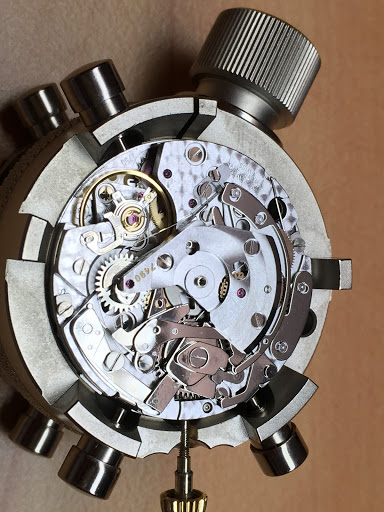 DERBRE HORLOGERIE Atelier Horloger : Oméga Cartier Hublot Tag Heuer Longines Hermès Baume Mercier et autres marques