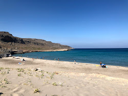 Alona beach'in fotoğrafı küçük koy ile birlikte