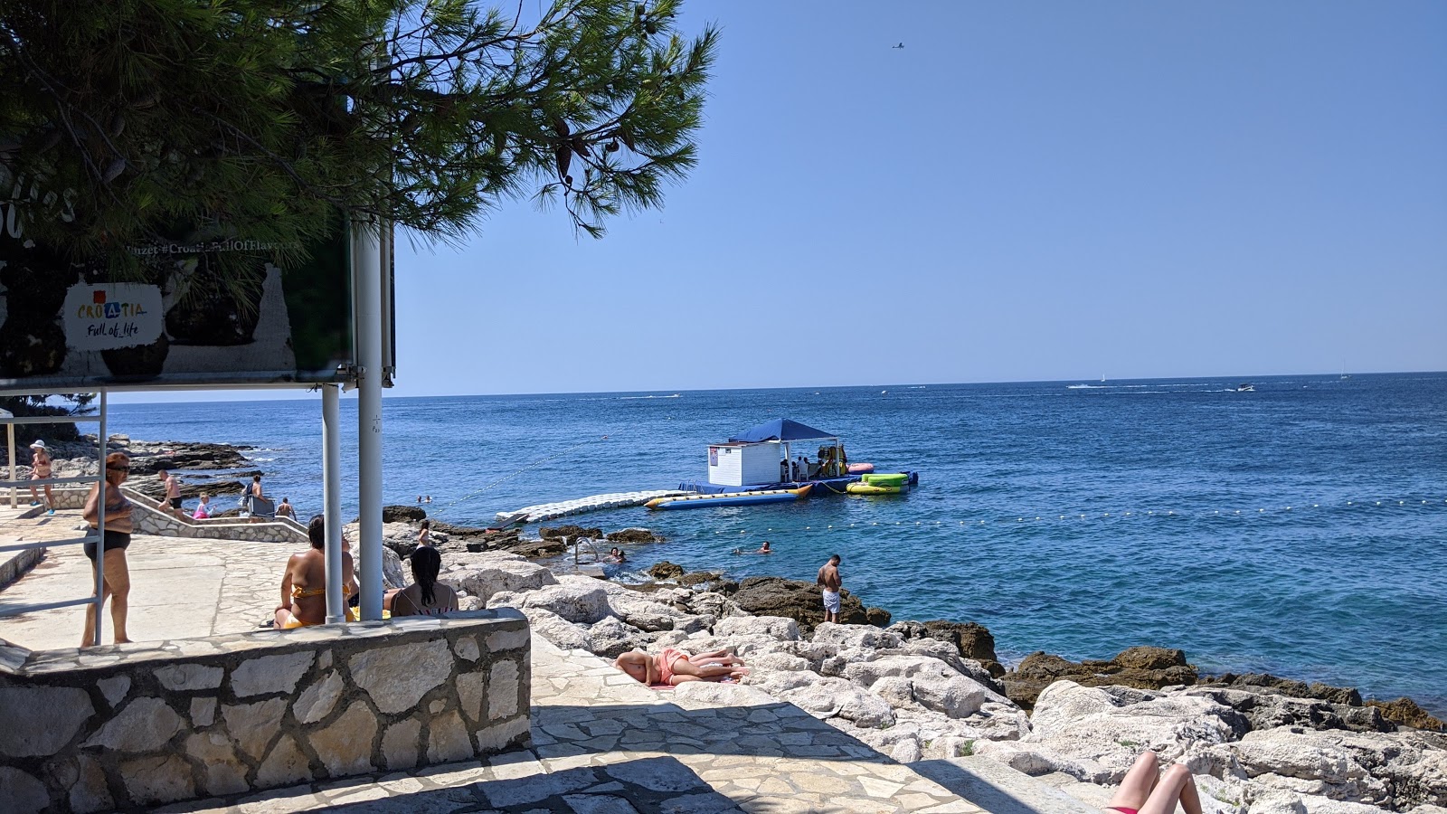 Photo of Brioni beach with very clean level of cleanliness