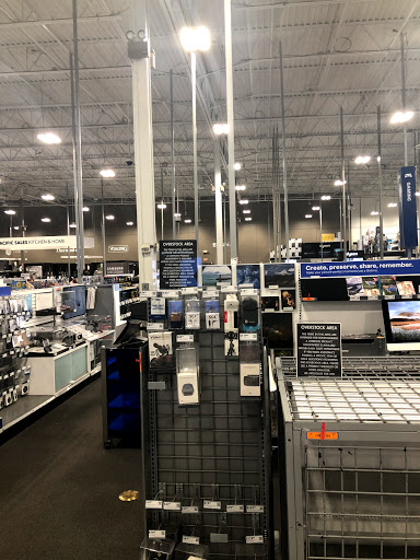 Electronics Store «Best Buy», reviews and photos, 1501 N Victory Pl, Burbank, CA 91504, USA