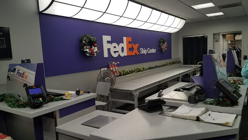 Shipping and Mailing Service «FedEx Ship Center», reviews and photos, 13500 EDS Dr, Herndon, VA 20171, USA
