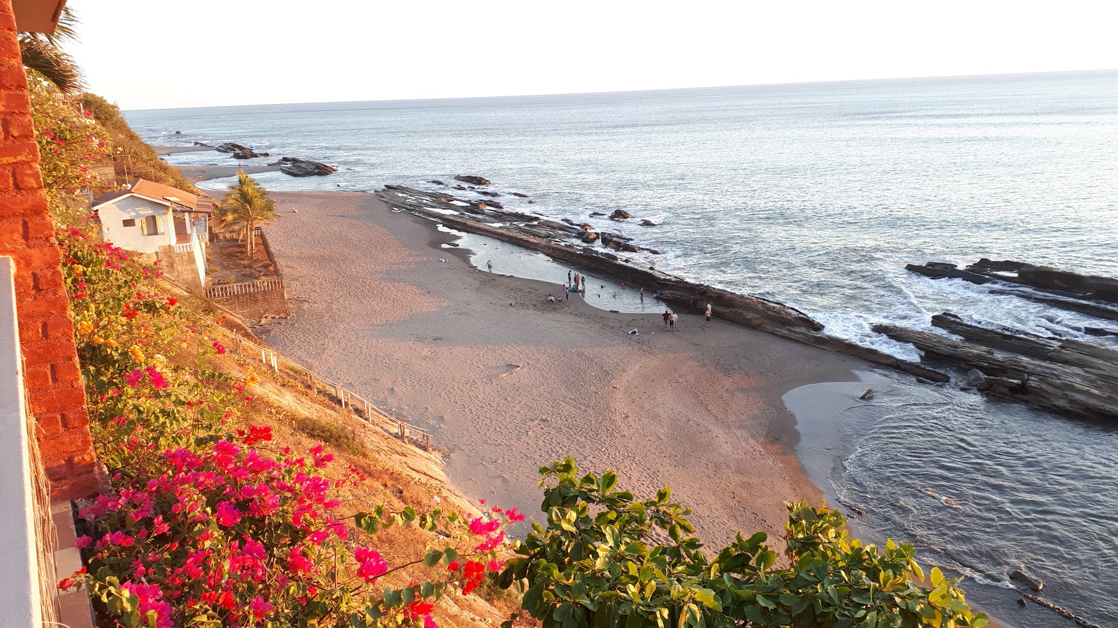 Foto di Playa La Boquita con costa lunga e dritta