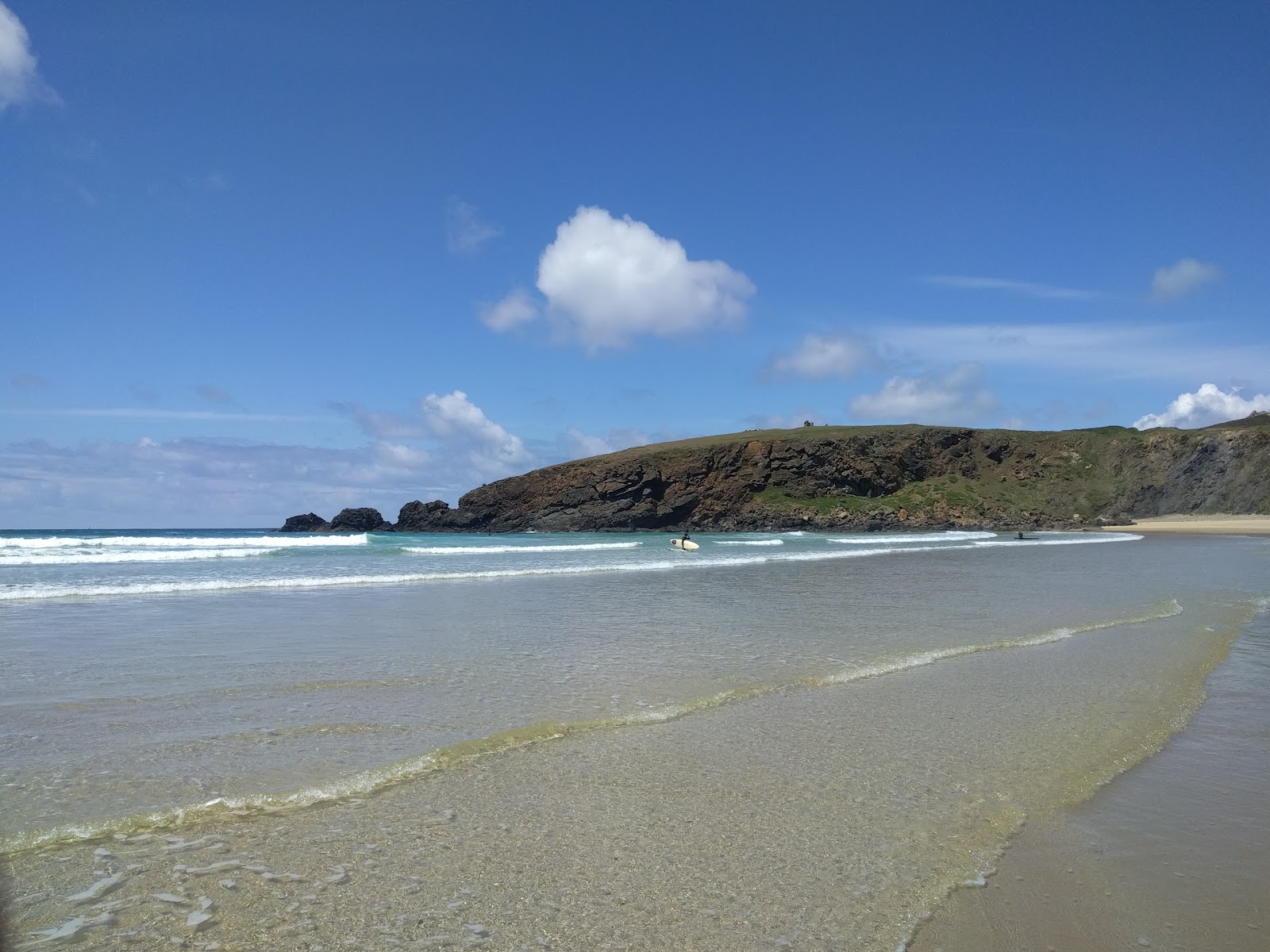 Foto di Plage de Lostmarc'h con una superficie del sabbia beige