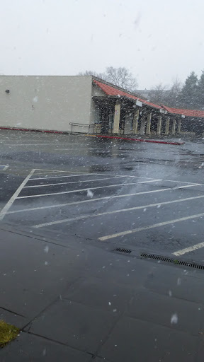 Pizza Restaurant «Round Table Pizza», reviews and photos, 821 11th St, Lakeport, CA 95453, USA