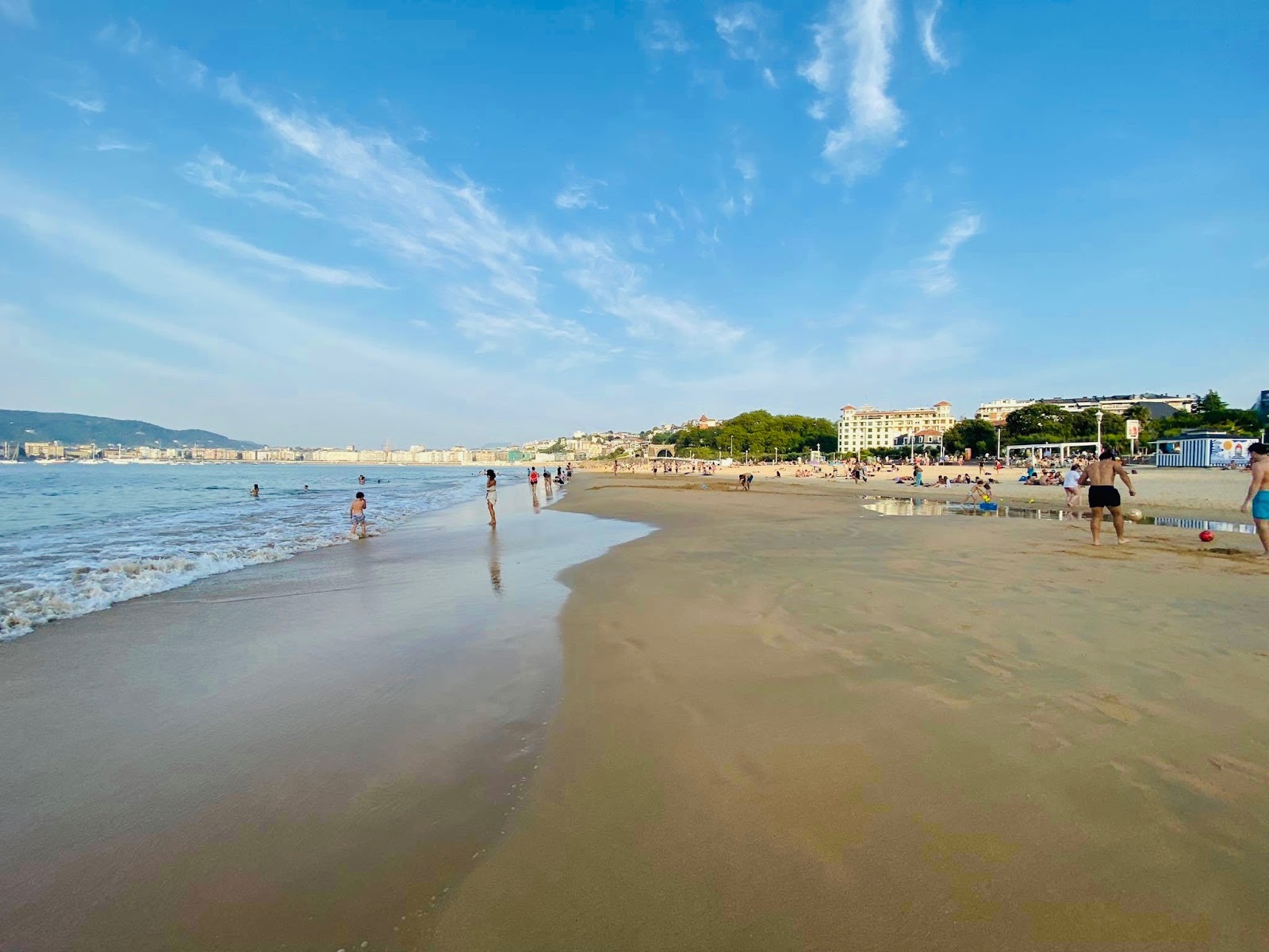 Foto de Praia de Ondarreta - recomendado para viajantes em família com crianças