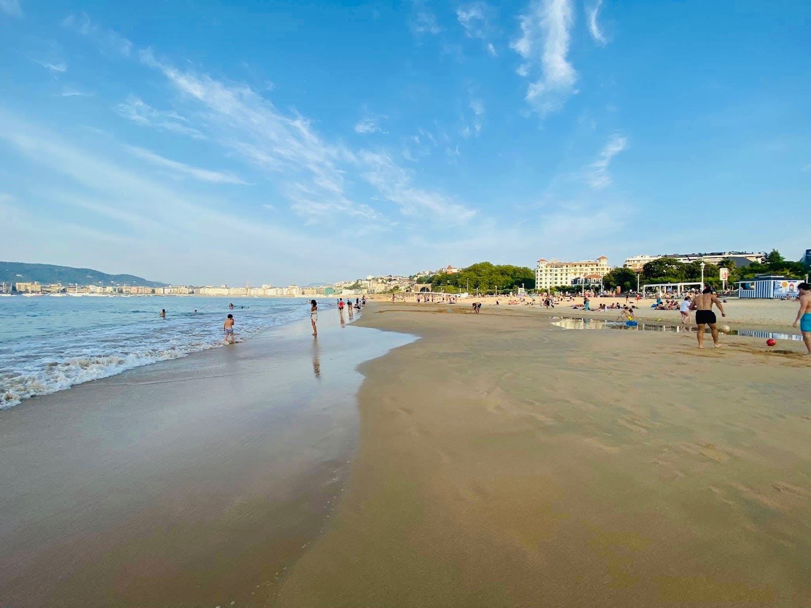 Ondarreta beach photo #7