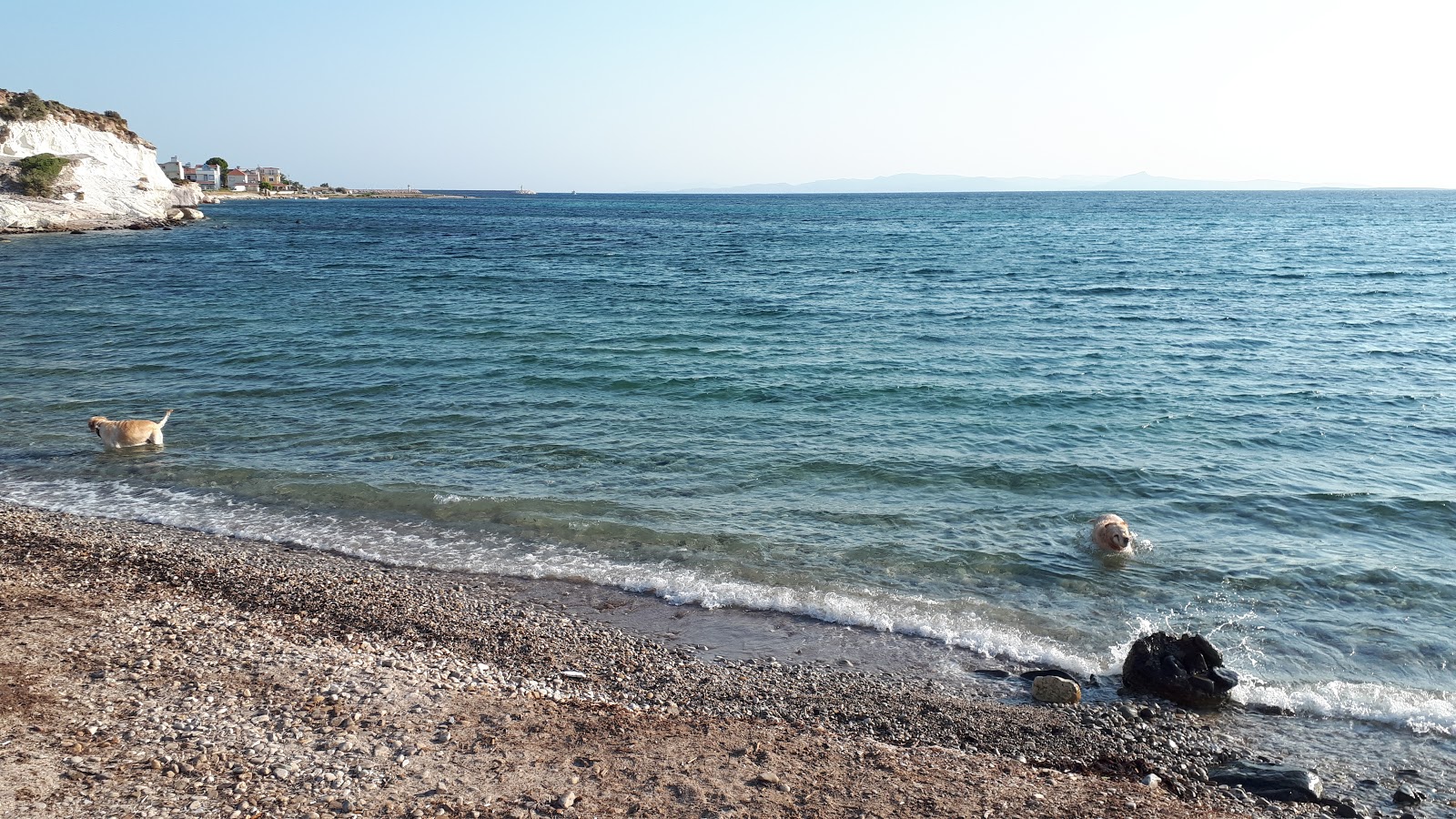 Φωτογραφία του Sulucadere Plaji περιτριγυρισμένο από βουνά