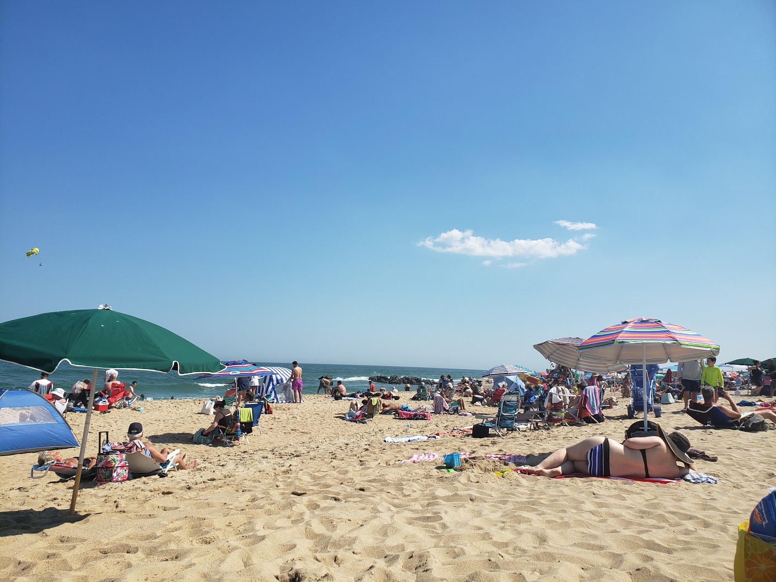 Valokuva Ocean Grove Beachista. - suosittu paikka rentoutumisen tuntijoille