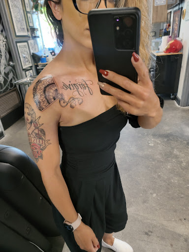 Find simple tree tattoo ideas for your next unique tattoo in Des Plaines at High Class Studio