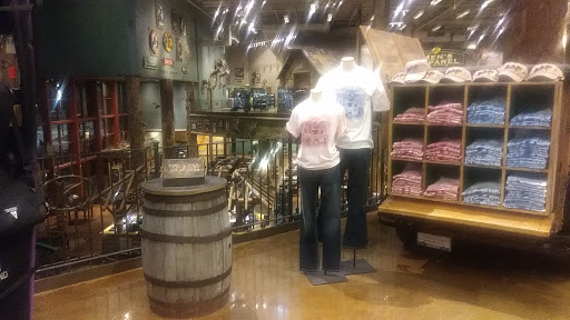 Sporting Goods Store «Bass Pro Shops», reviews and photos, 951 E Lewis and Clark Pkwy, Clarksville, IN 47129, USA