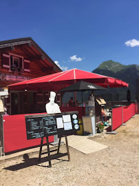 Atmosphère du Restaurant familial Les Mouilles à Morzine - n°12