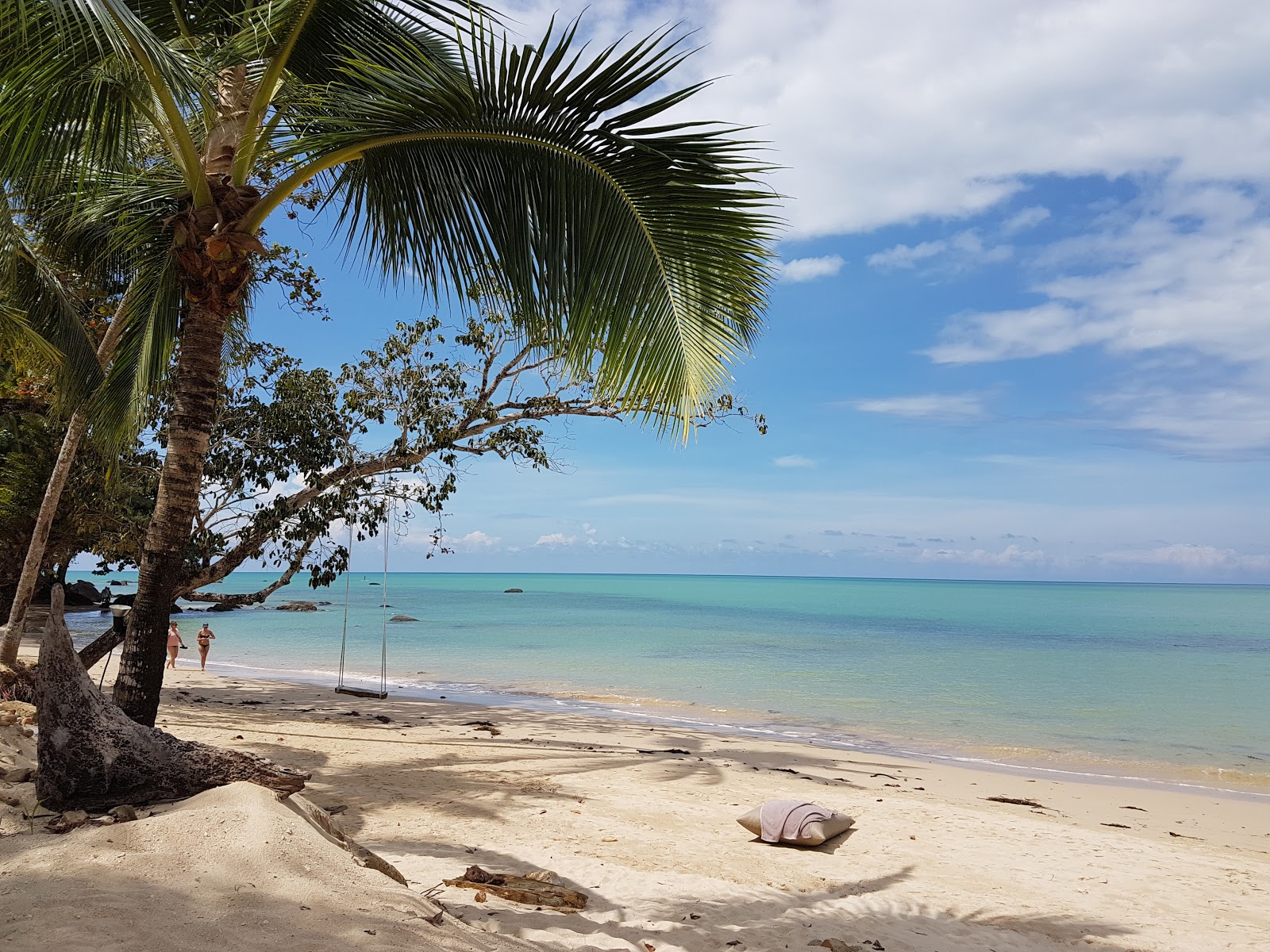 Foto de Playa Bambi con agua cristalina superficie