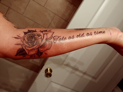 Tattoo Shop «Crossbones Tattoo & Piercings», reviews and photos, 19051 San Carlos Blvd #10, Fort Myers Beach, FL 33931, USA