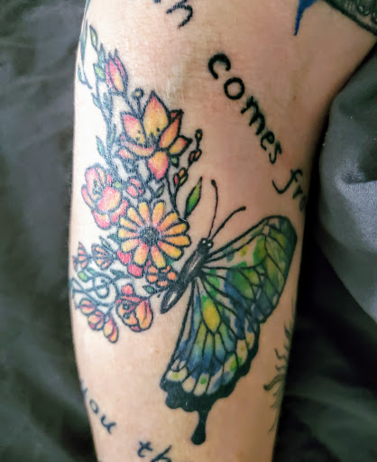 Tattoo Shop «Authentic Arts Tattoo & Gallery», reviews and photos, 207 Terry Rd, Smithtown, NY 11787, USA