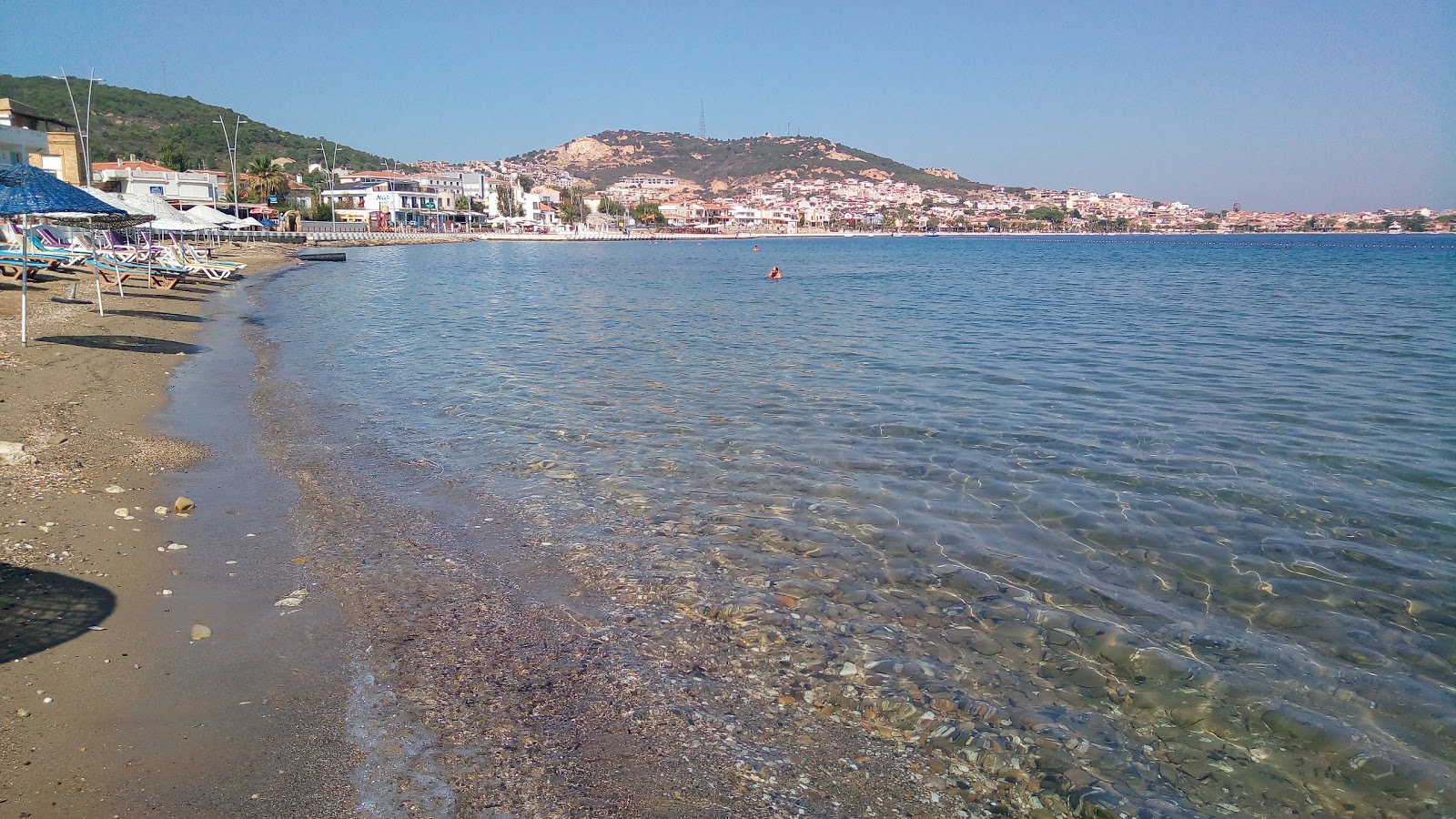 Fotografija Yeni Foca Plaji z turkizna čista voda površino