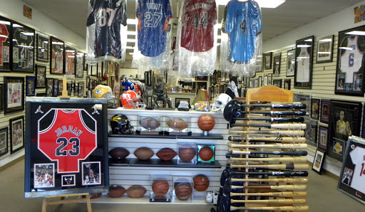 Sports Memorabilia Store «Hall of Fame Collectables», reviews and photos, 2665 E Broadway Rd #101B, Mesa, AZ 85204, USA