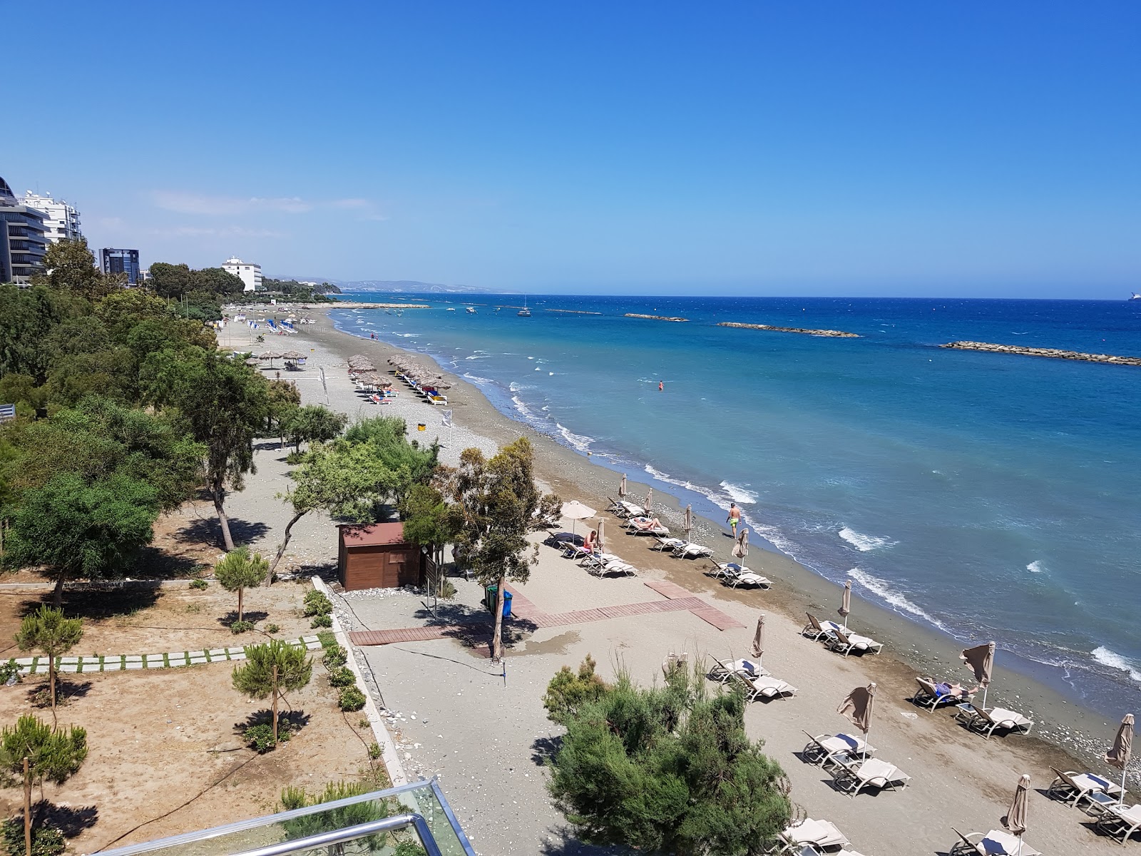 Akti Olympion beach'in fotoğrafı - rahatlamayı sevenler arasında popüler bir yer