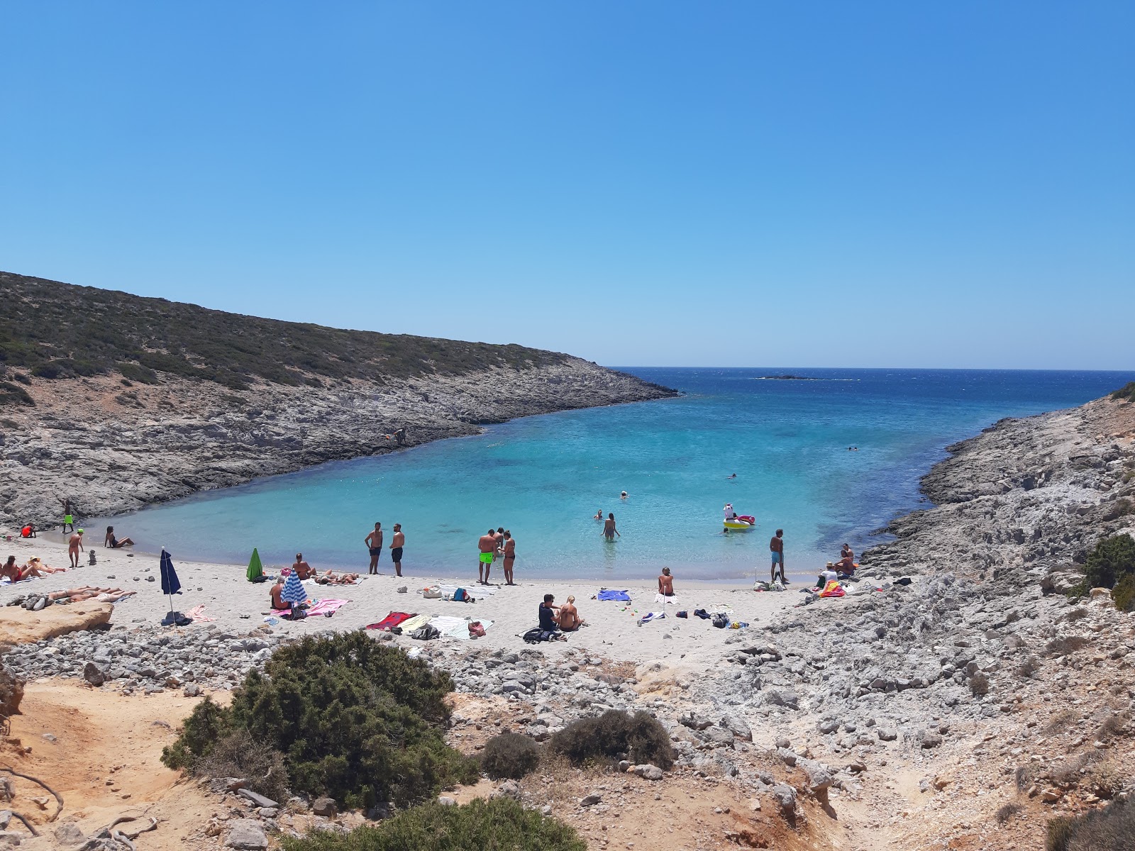 Faneromeni beach'in fotoğrafı küçük koy ile birlikte