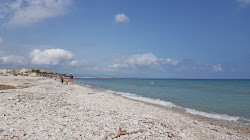 Playa de la Almadraba'in fotoğrafı - rahatlamayı sevenler arasında popüler bir yer