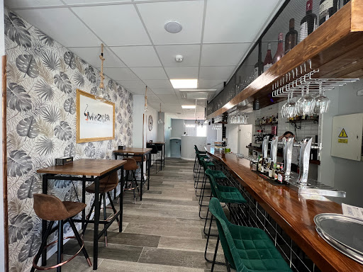 Restaurante Bar La Mezcla en Sevilla la Nueva