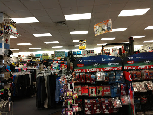 Sporting Goods Store «Big 5 Sporting Goods - Oakdale», reviews and photos, 1596 E F St, Oakdale, CA 95361, USA