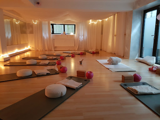 Adhuna Veda - Yogastudio und Massageoase