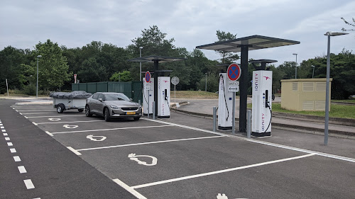 Borne de recharge de véhicules électriques IONITY Station de recharge Gevrey-Chambertin