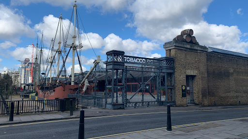 Rent Parking Space Wapping London