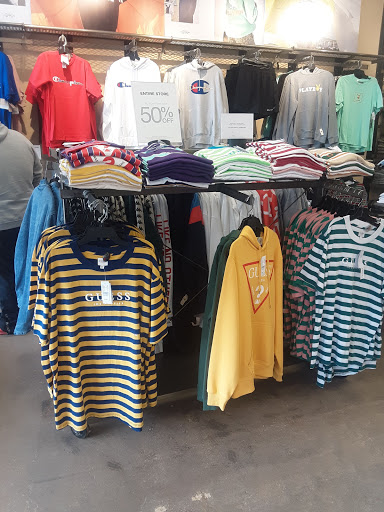 Shopping Mall «Aurora Farms Premium Outlets», reviews and photos, 549 S Chillicothe Rd, Aurora, OH 44202, USA