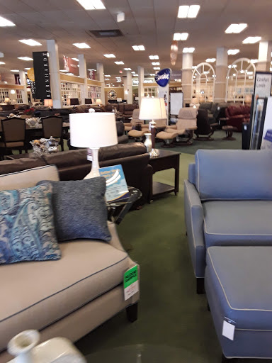 Furniture Store «Raymour & Flanigan Furniture and Mattress Store», reviews and photos, 1122 PA-611, Stroudsburg, PA 18360, USA