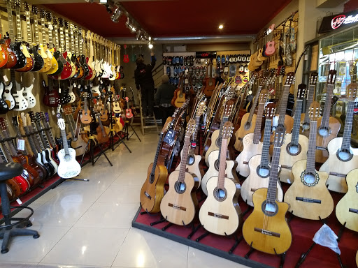 Musical instruments stores Mendoza
