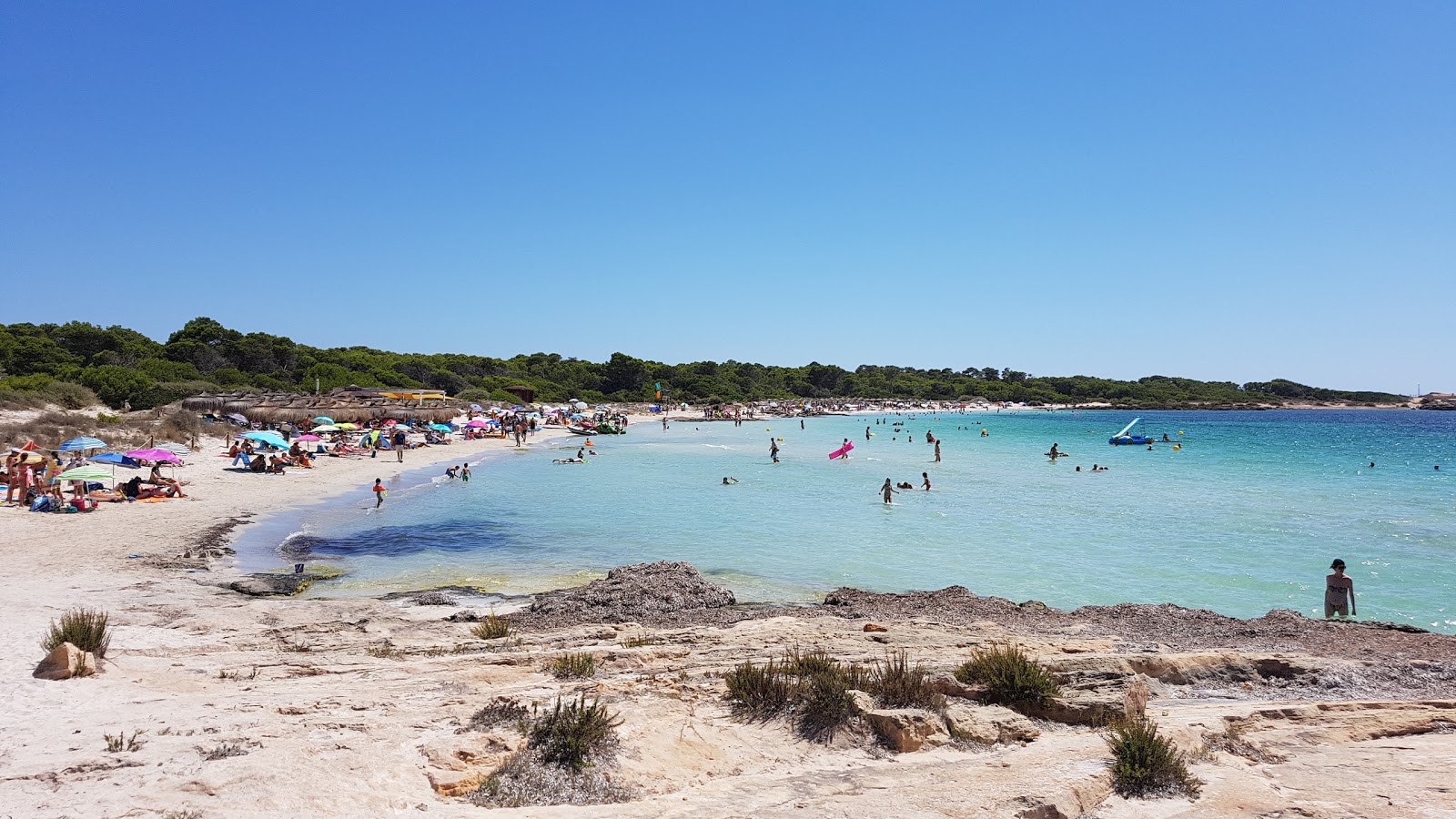 Photo de Plage de Dolc avec un niveau de propreté de partiellement propre